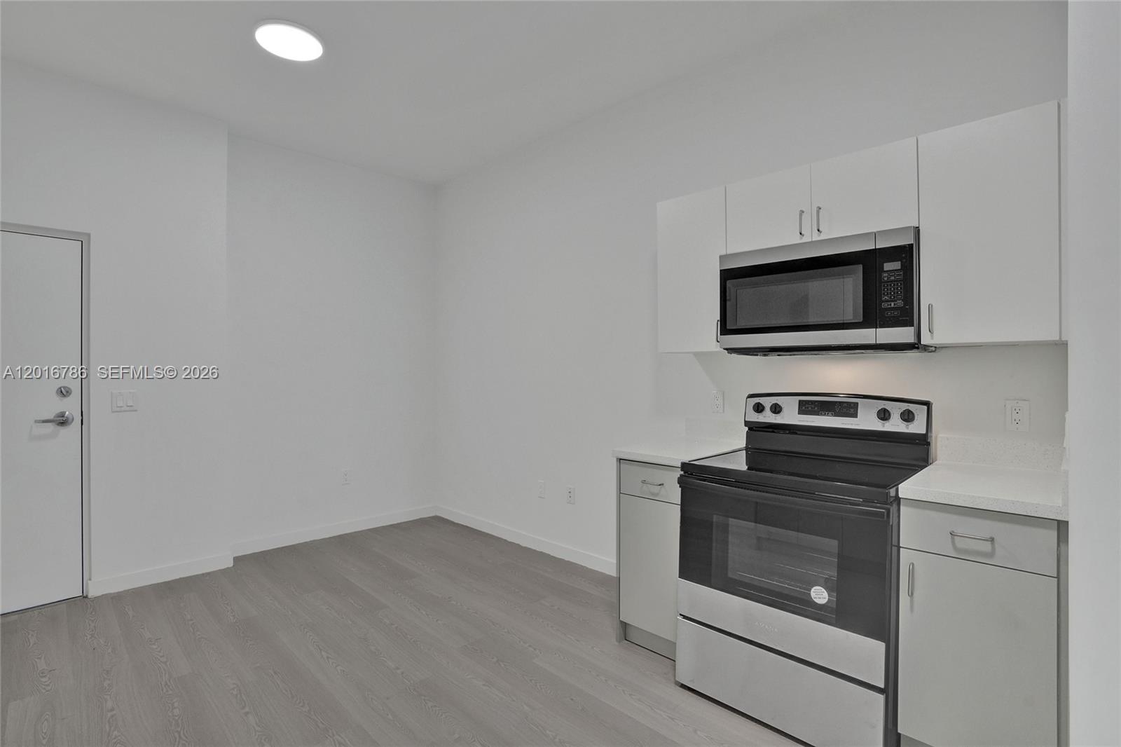 LAWRENCE ESTATES LAND COS - Residential Lease