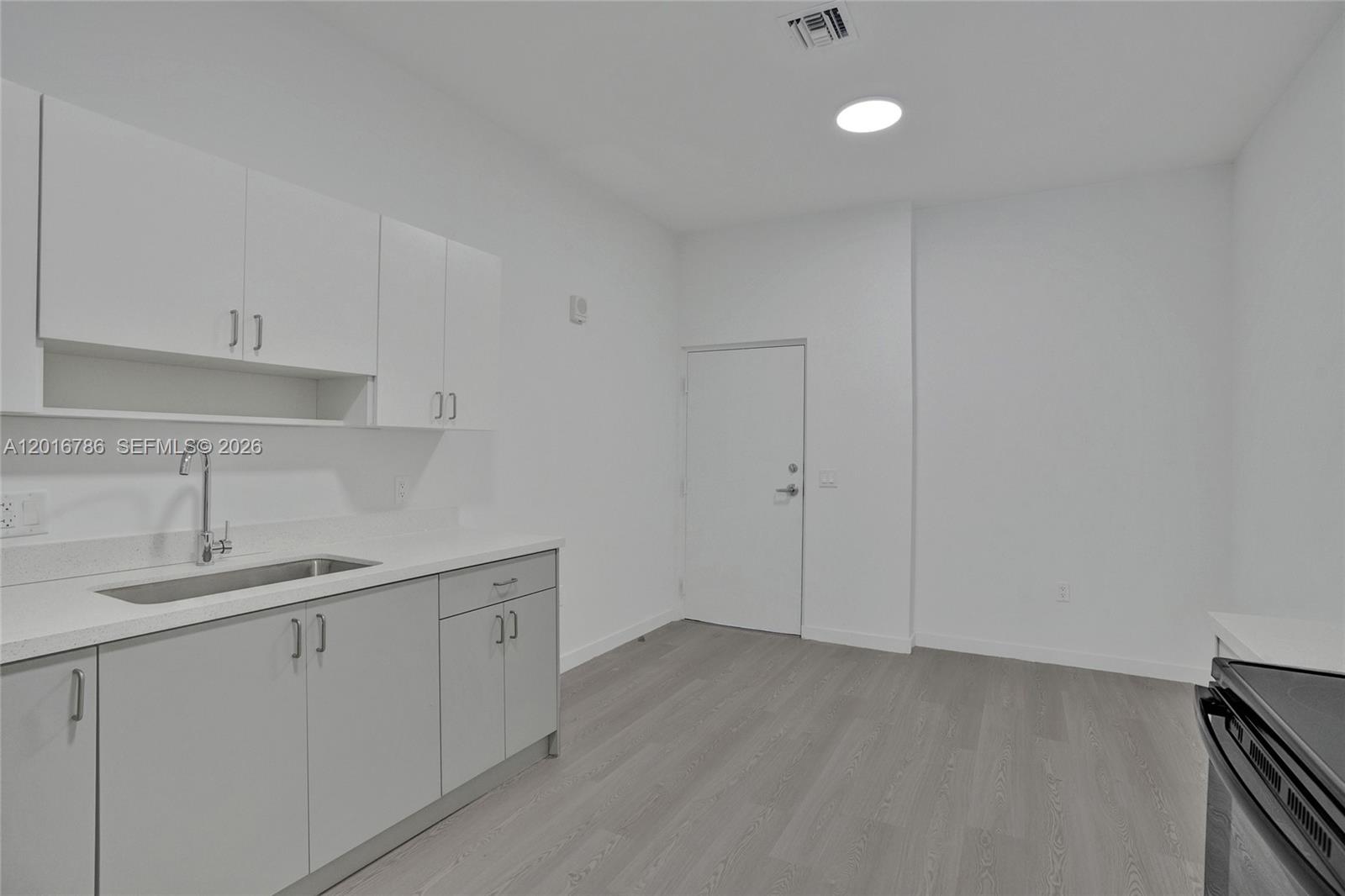 LAWRENCE ESTATES LAND COS - Residential Lease