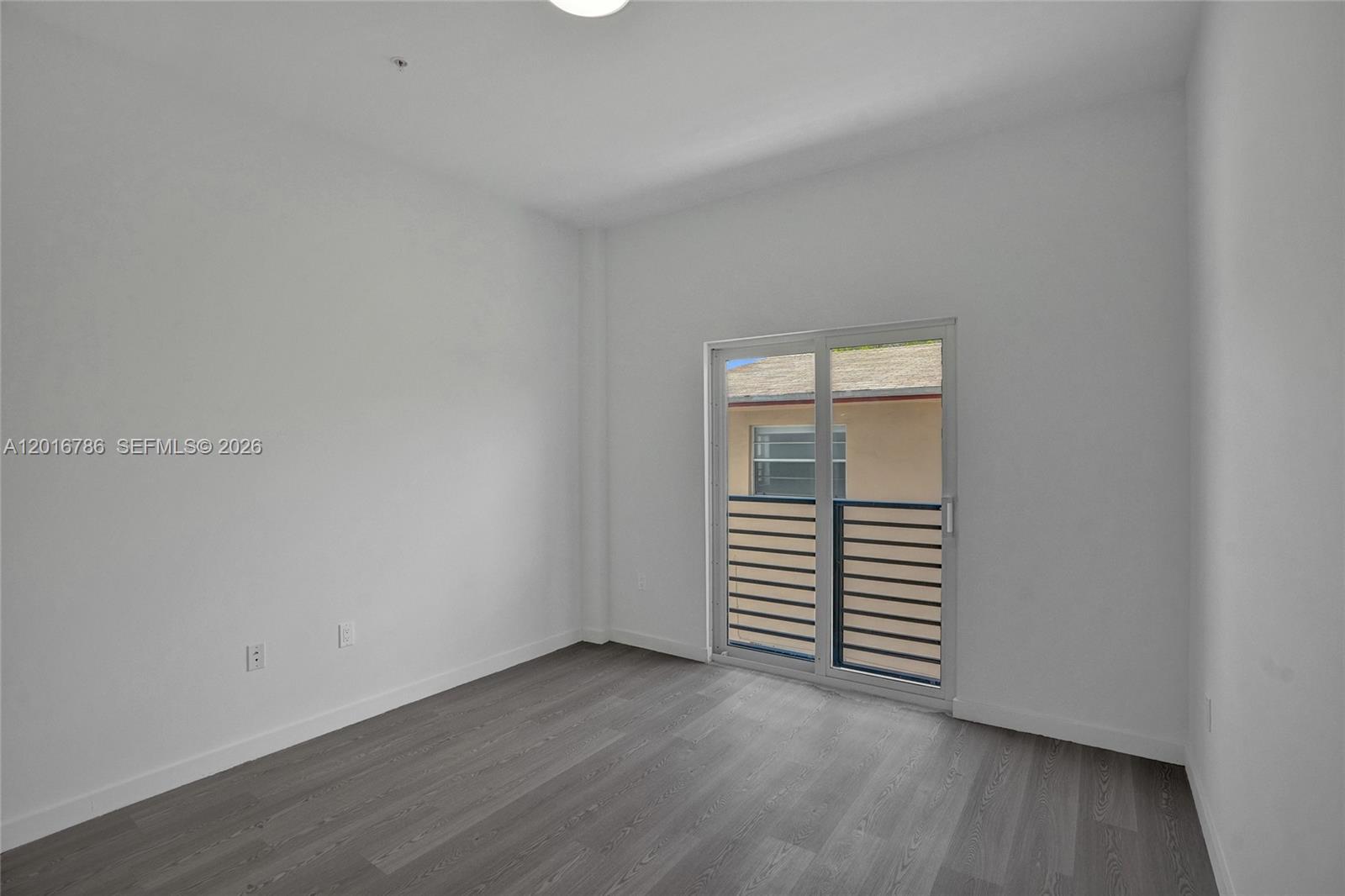 LAWRENCE ESTATES LAND COS - Residential Lease