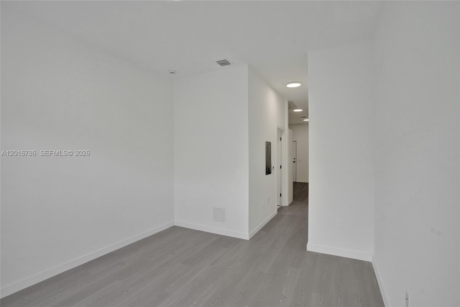 LAWRENCE ESTATES LAND COS - Residential Lease