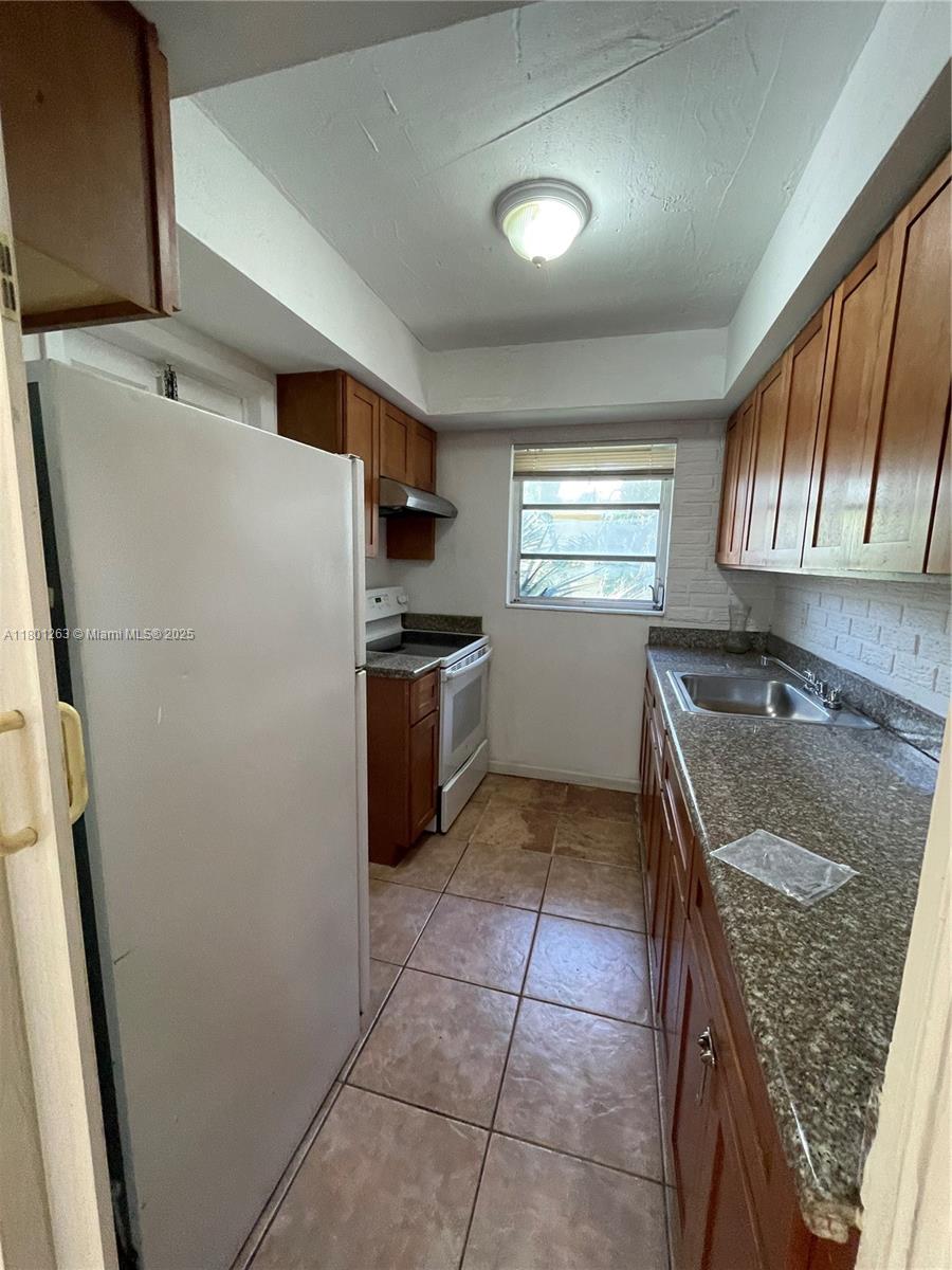 BAYSHORE TREASURE CONDO - Residential