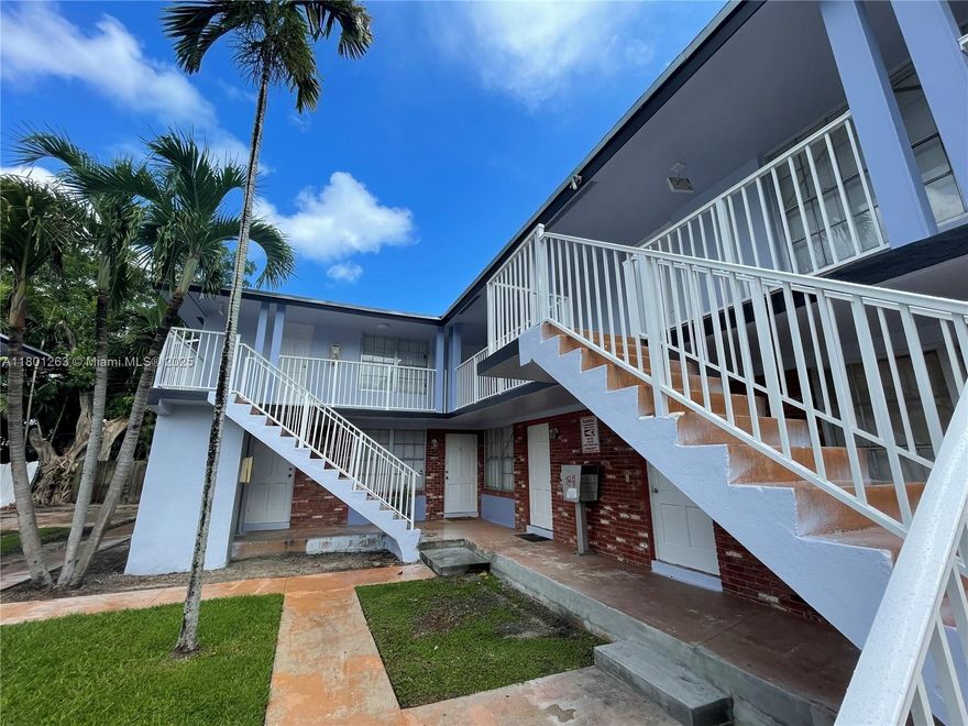 2 BEDROOM 1 BATH UNIT ON THE 2ND FLOOR  1 ASSIGNED PARKING SPACE, POOL LAUNDRY ON SITE. WALKING DISTANCE TO RESTAURANTS LESS THAN 10 MINUTES TO I95. CHARMING QUIET NEIGHBORHOOD CENTRALLY LOCATED JUST OFF THE 79TH ST CAUSEWAY.EXCELLENT OPPORTUNITY FOR AN INVESTOR. THERE IS A GREAT TENANT IN THE APARTMENT PAYING $2050.00