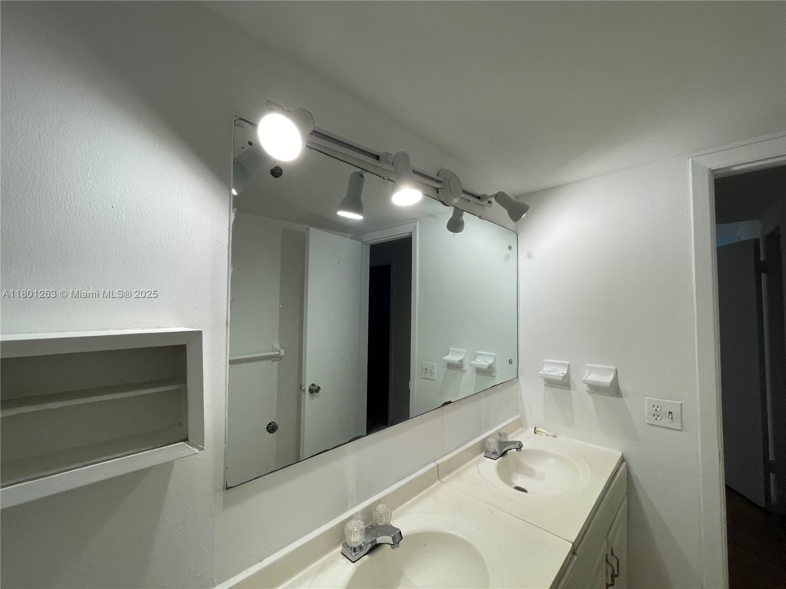 BAYSHORE TREASURE CONDO - Residential