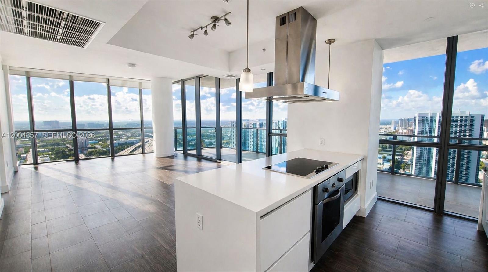 MARQUIS CONDO - Residential