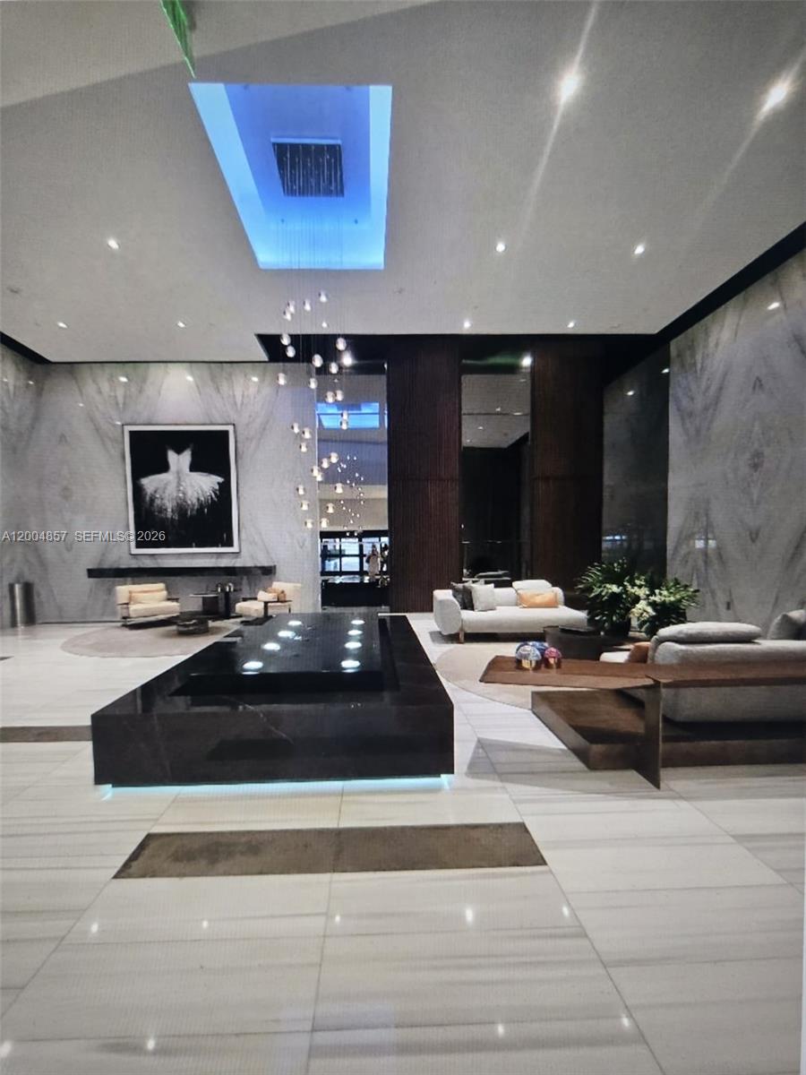 MARQUIS CONDO - Residential