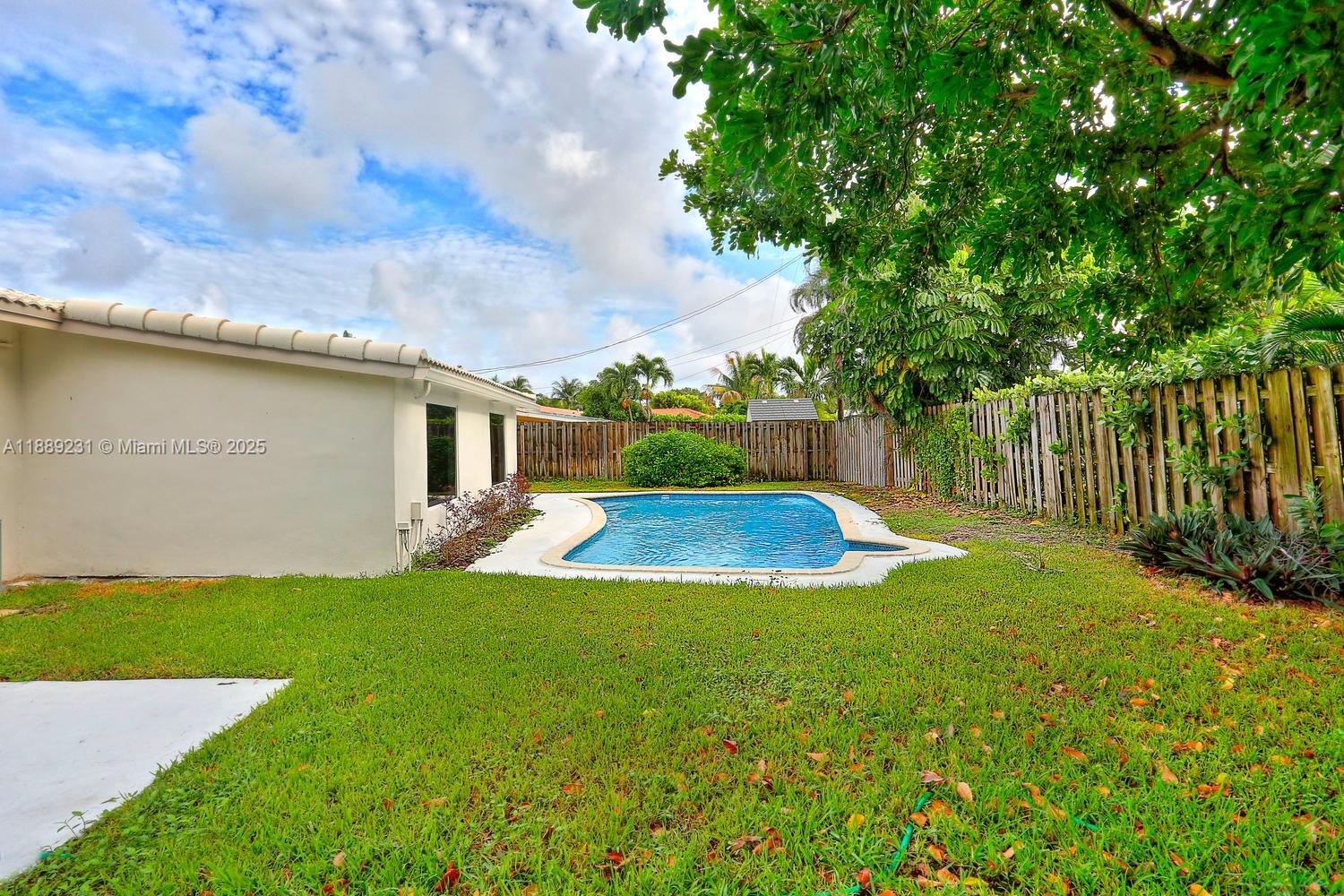 CORAL RIDGE ISLES - Residential Lease