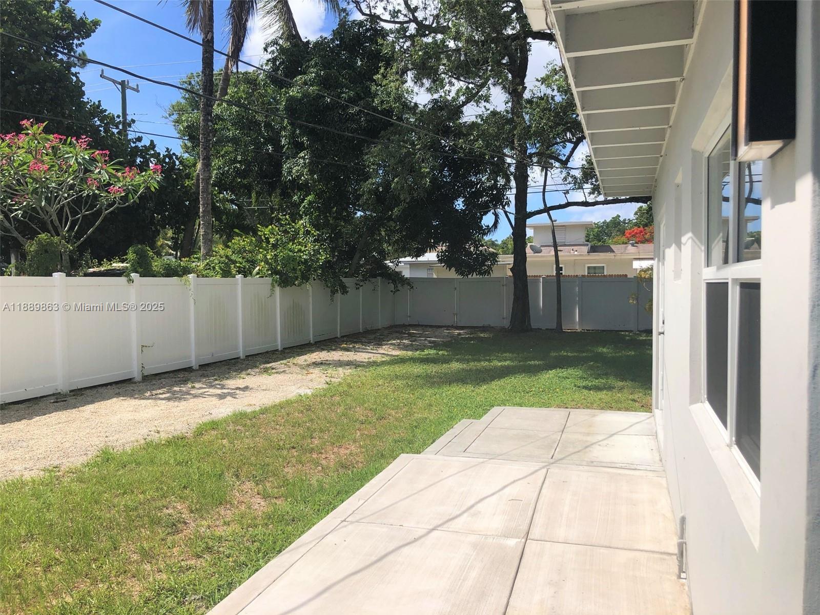 LAUDERDALE PINES - Residential Lease