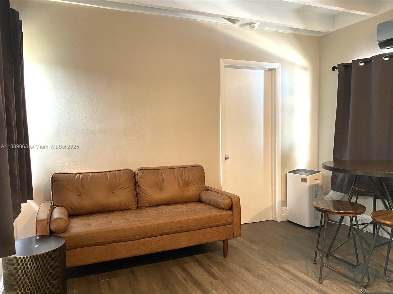 LAUDERDALE PINES - Residential Lease