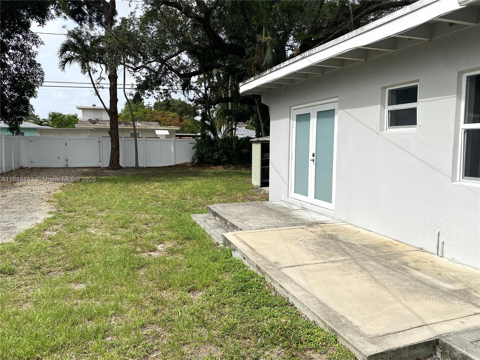 LAUDERDALE PINES - Residential Lease