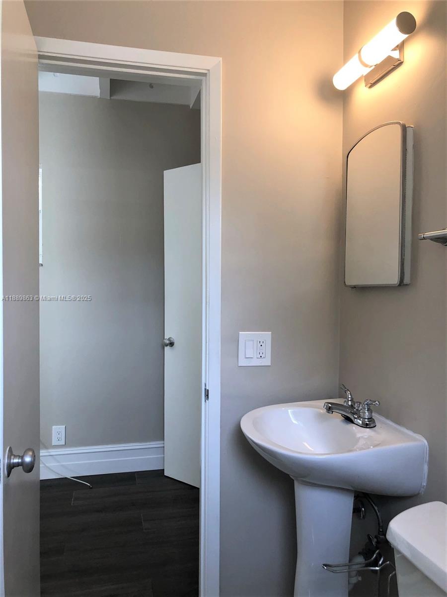 LAUDERDALE PINES - Residential Lease