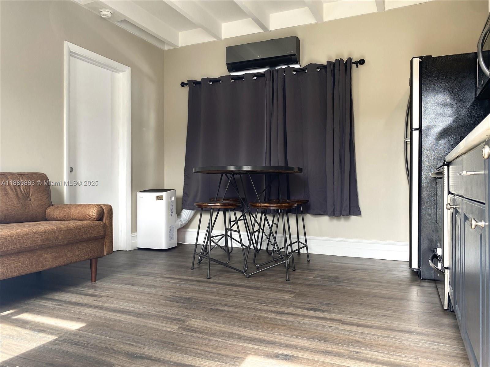 LAUDERDALE PINES - Residential Lease