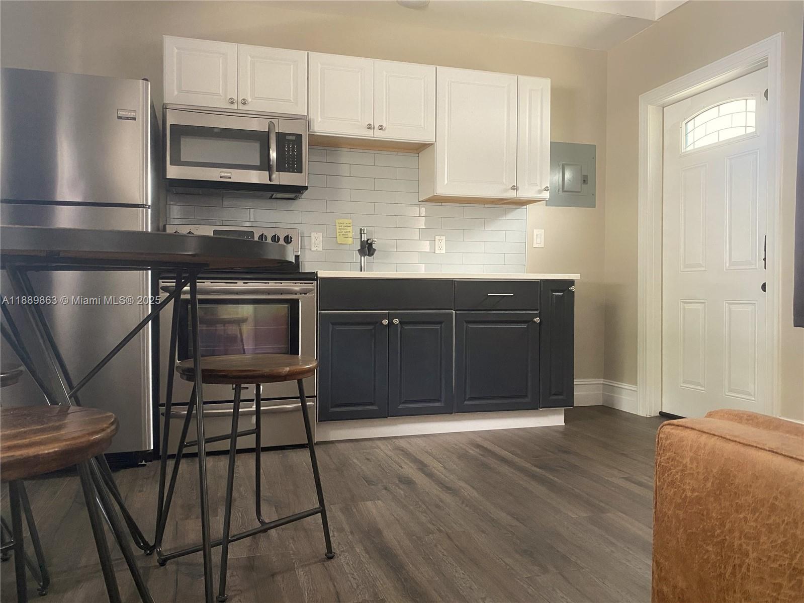 LAUDERDALE PINES - Residential Lease