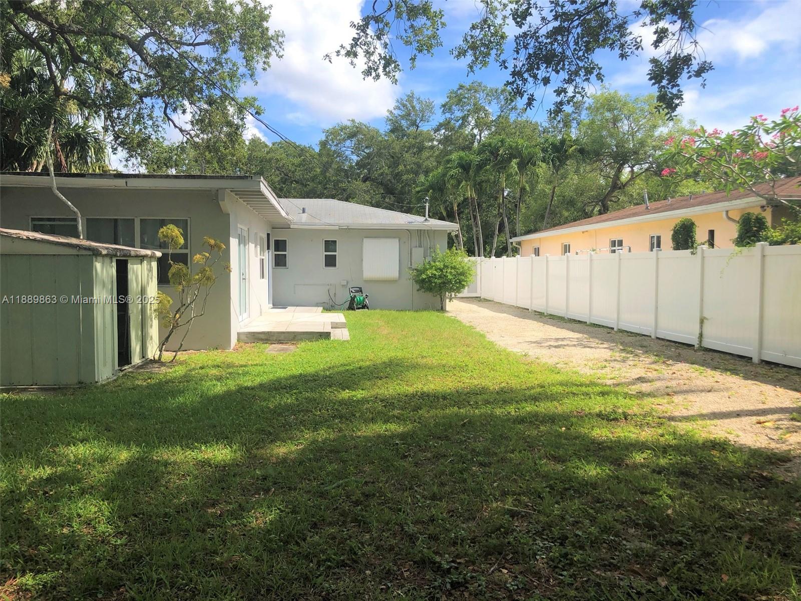 LAUDERDALE PINES - Residential Lease