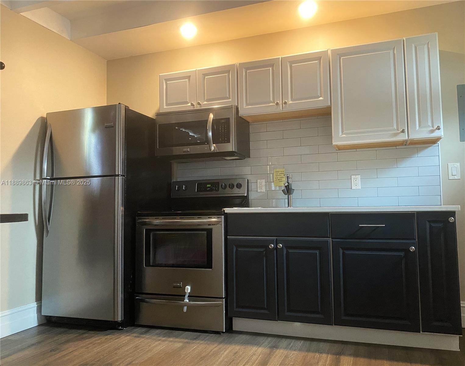 LAUDERDALE PINES - Residential Lease
