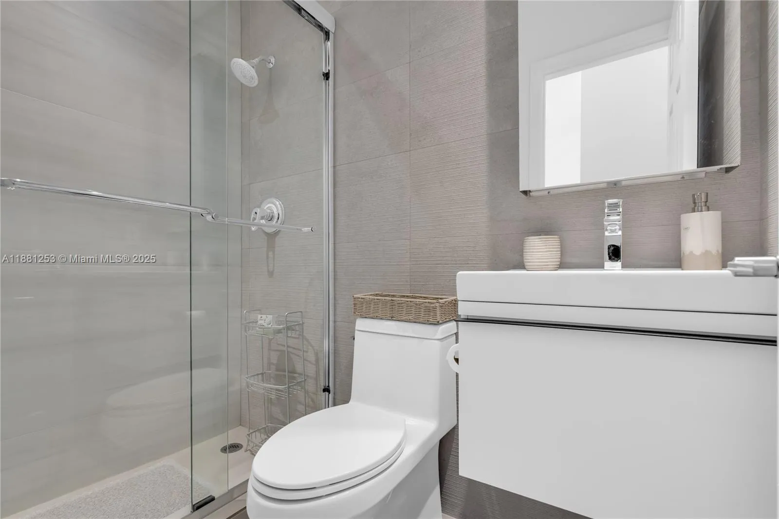 Key Biscayne, Florida 33149, United States, 5 Bedrooms Bedrooms, ,4 BathroomsBathrooms,Residential,Active,212423