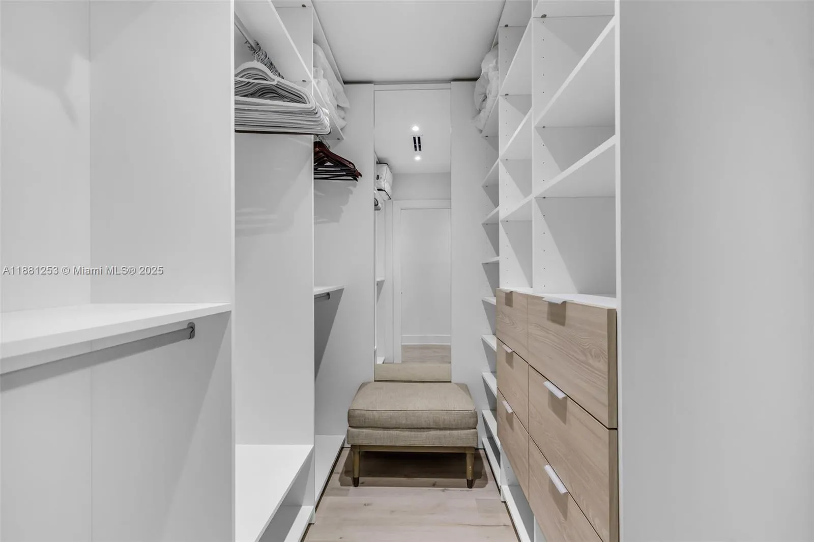 Key Biscayne, Florida 33149, United States, 5 Bedrooms Bedrooms, ,4 BathroomsBathrooms,Residential,Active,212423