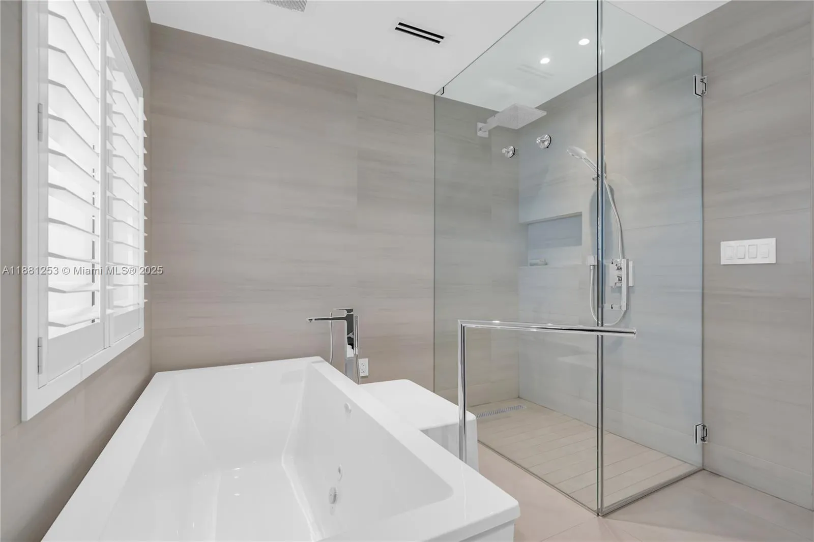 Key Biscayne, Florida 33149, United States, 5 Bedrooms Bedrooms, ,4 BathroomsBathrooms,Residential,Active,212423