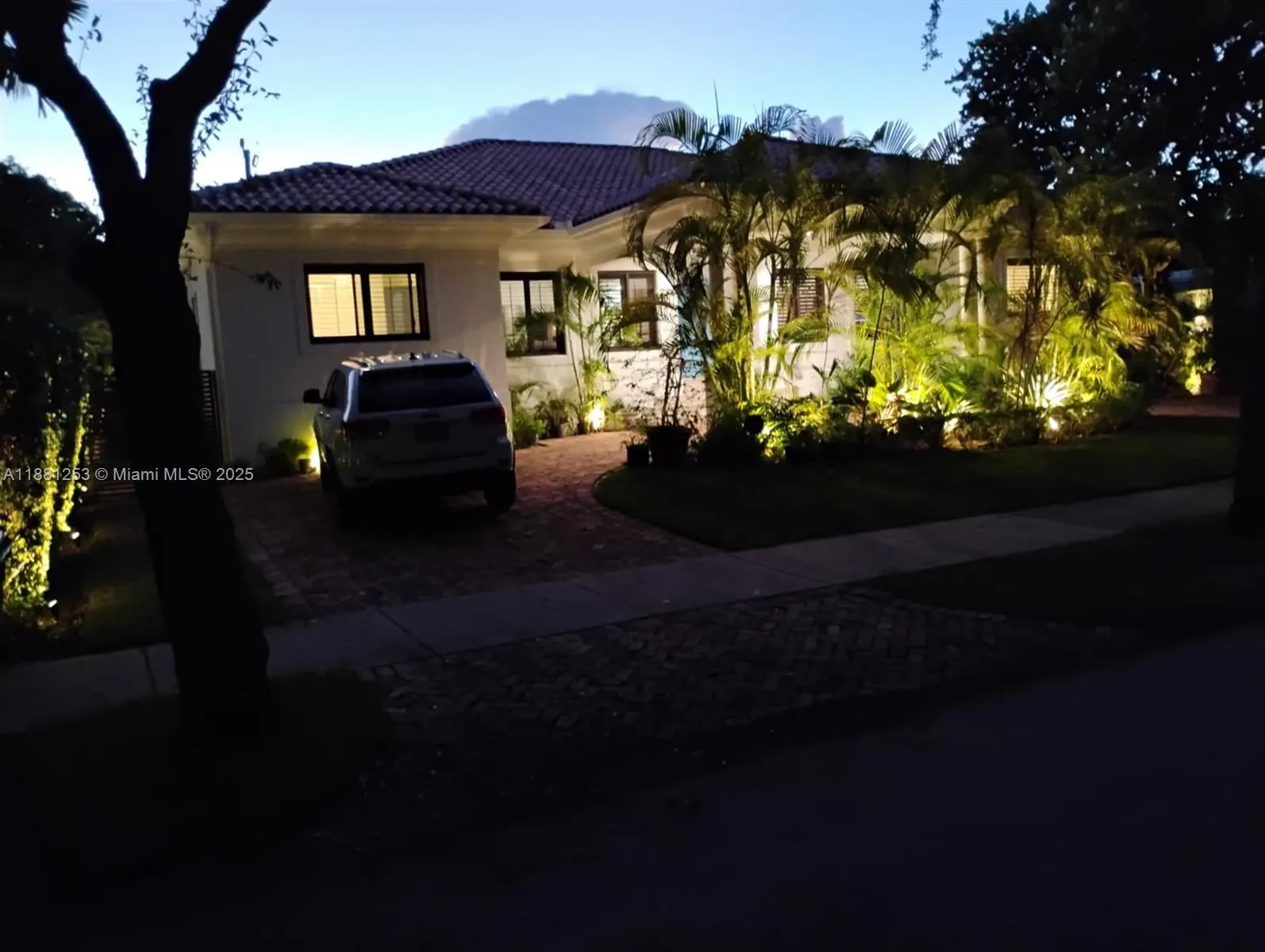 Key Biscayne, Florida 33149, United States, 5 Bedrooms Bedrooms, ,4 BathroomsBathrooms,Residential,Active,212423