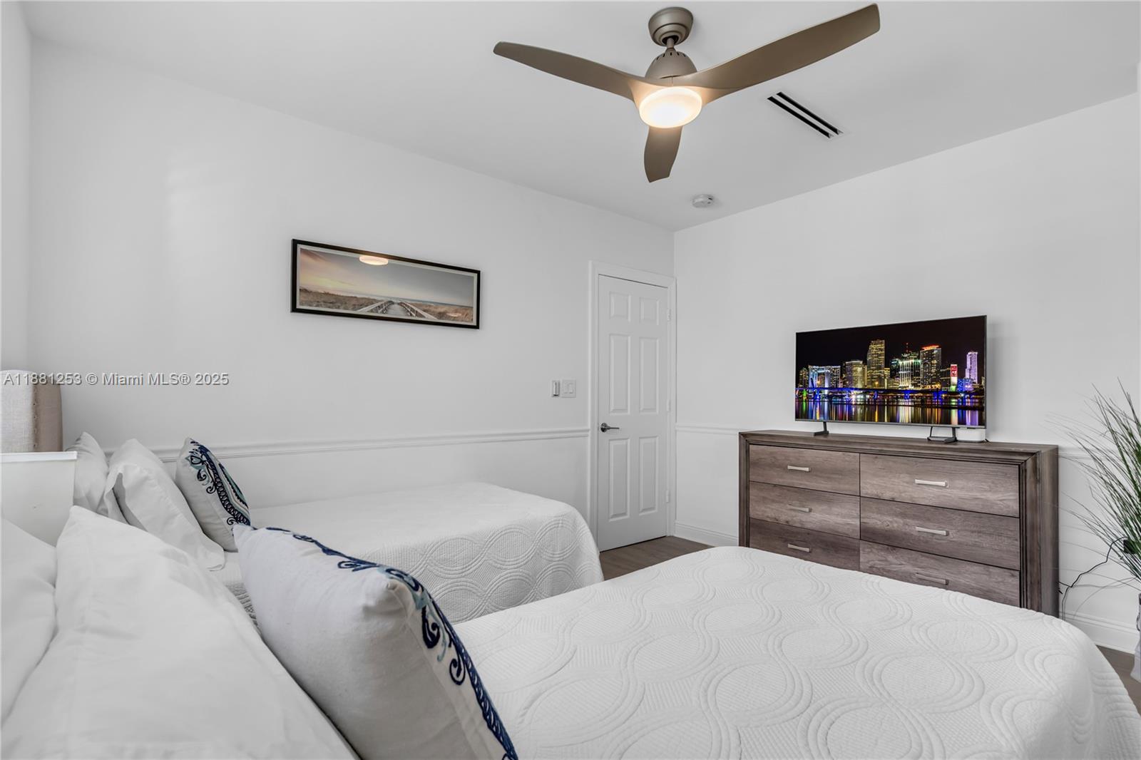 TROPICAL ISLE HOMES SUB 4 - Residential Lease