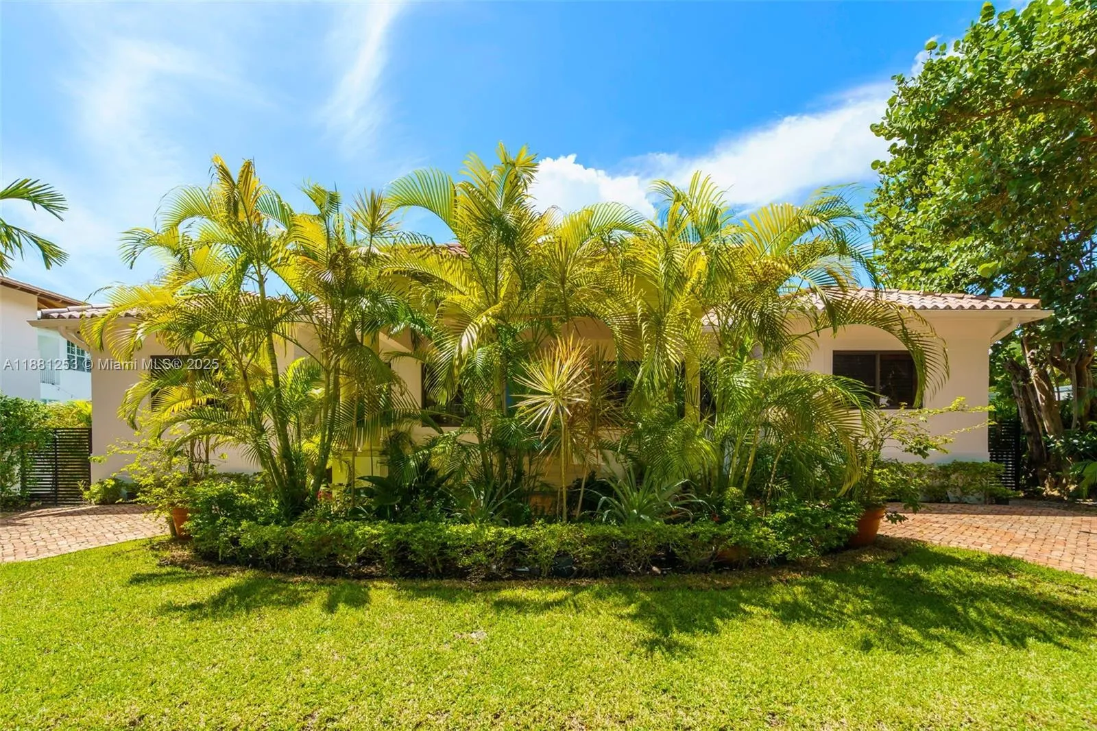 Key Biscayne, Florida 33149, United States, 5 Bedrooms Bedrooms, ,4 BathroomsBathrooms,Residential,Active,212423