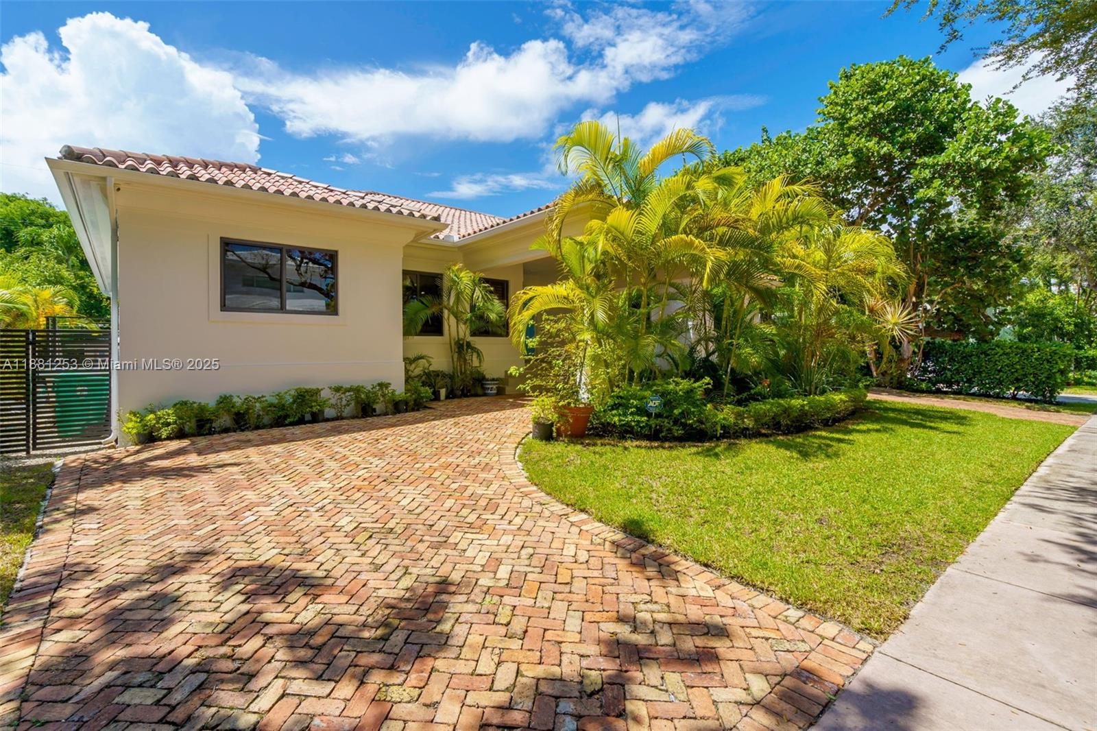 TROPICAL ISLE HOMES SUB 4 - Residential Lease