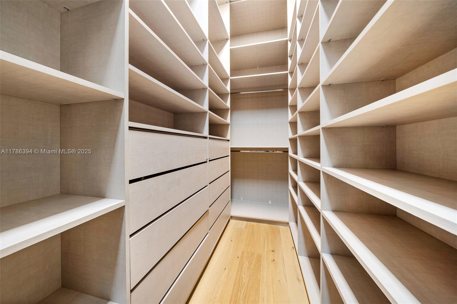 GROVENOR HOUSE CONDO - Residential