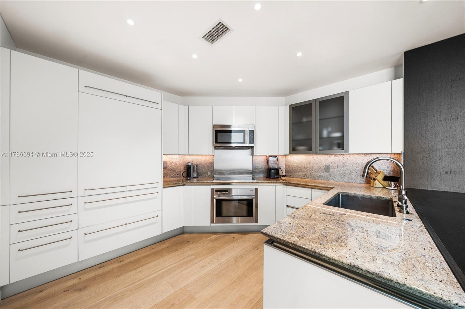 GROVENOR HOUSE CONDO - Residential