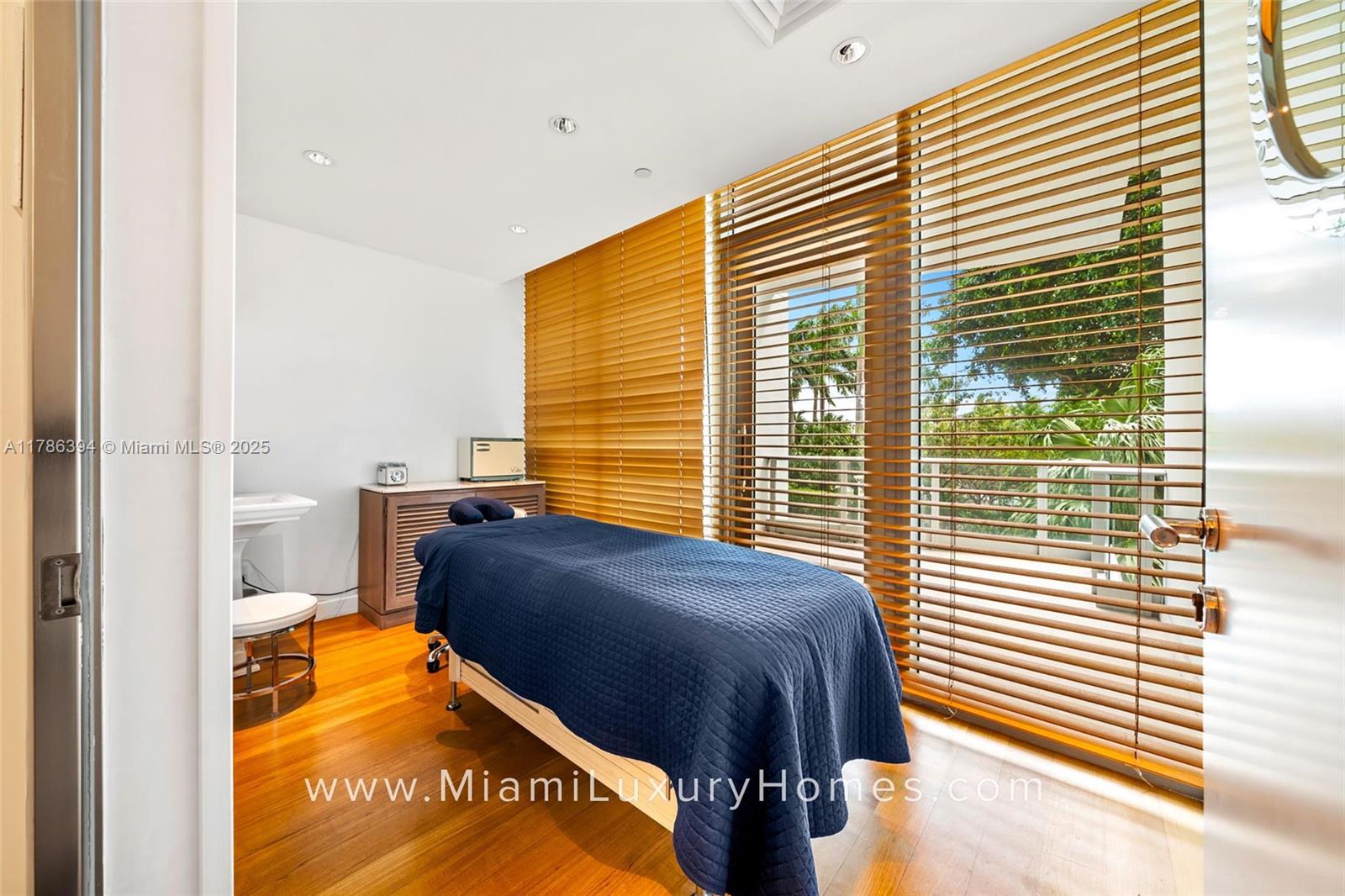 GROVENOR HOUSE CONDO - Residential