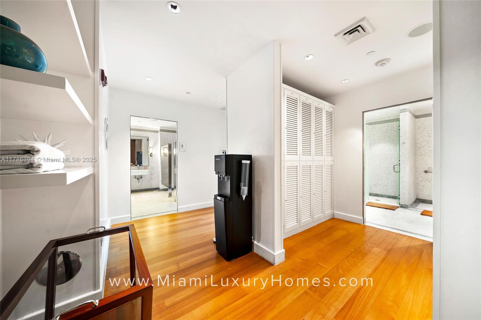 GROVENOR HOUSE CONDO - Residential