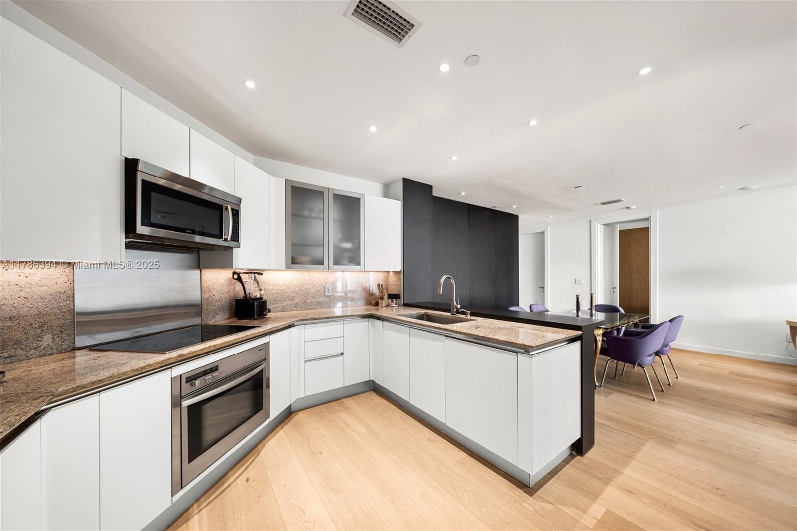 GROVENOR HOUSE CONDO - Residential