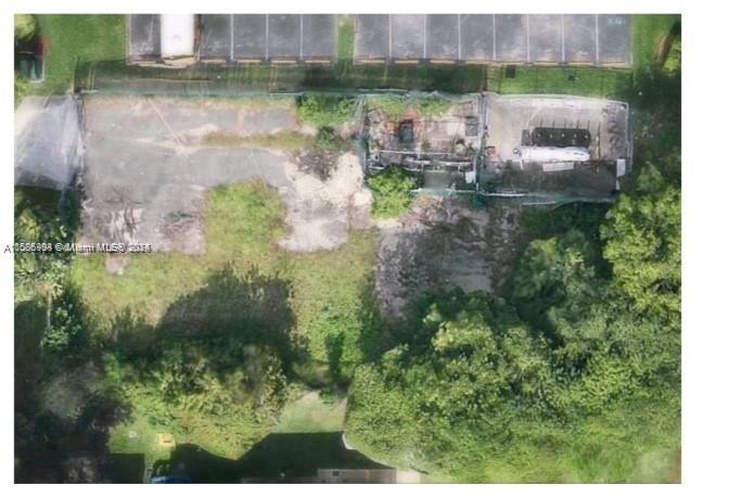last comercial lot in the city of weston
lot zone comercial C-1 can build up to 5400 sf