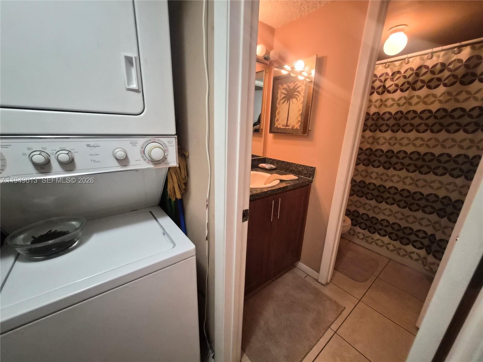 LAKESHORE CONDO #5 - Residential