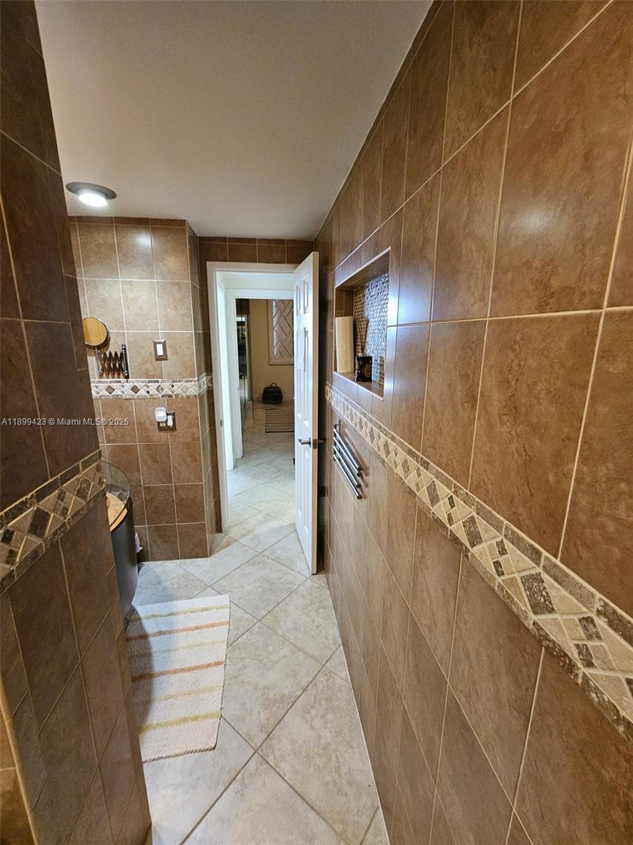 HILLCREST EAST NO 24 COND - Residential