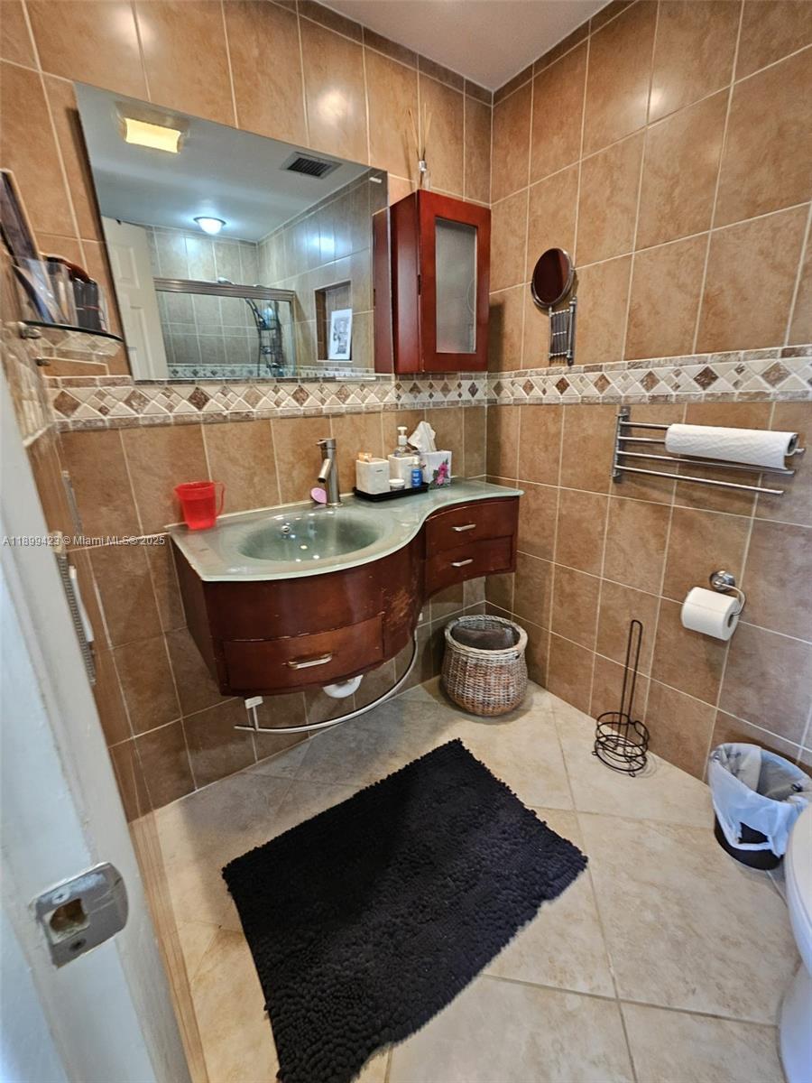 HILLCREST EAST NO 24 COND - Residential