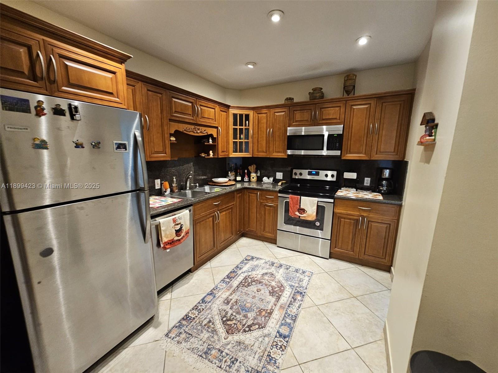 HILLCREST EAST NO 24 COND - Residential