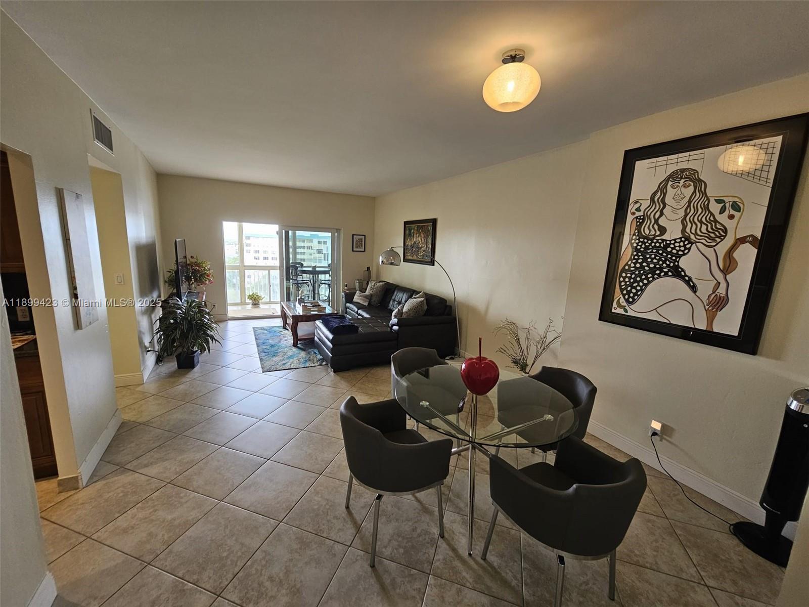 4200 Hillcrest Dr 1015