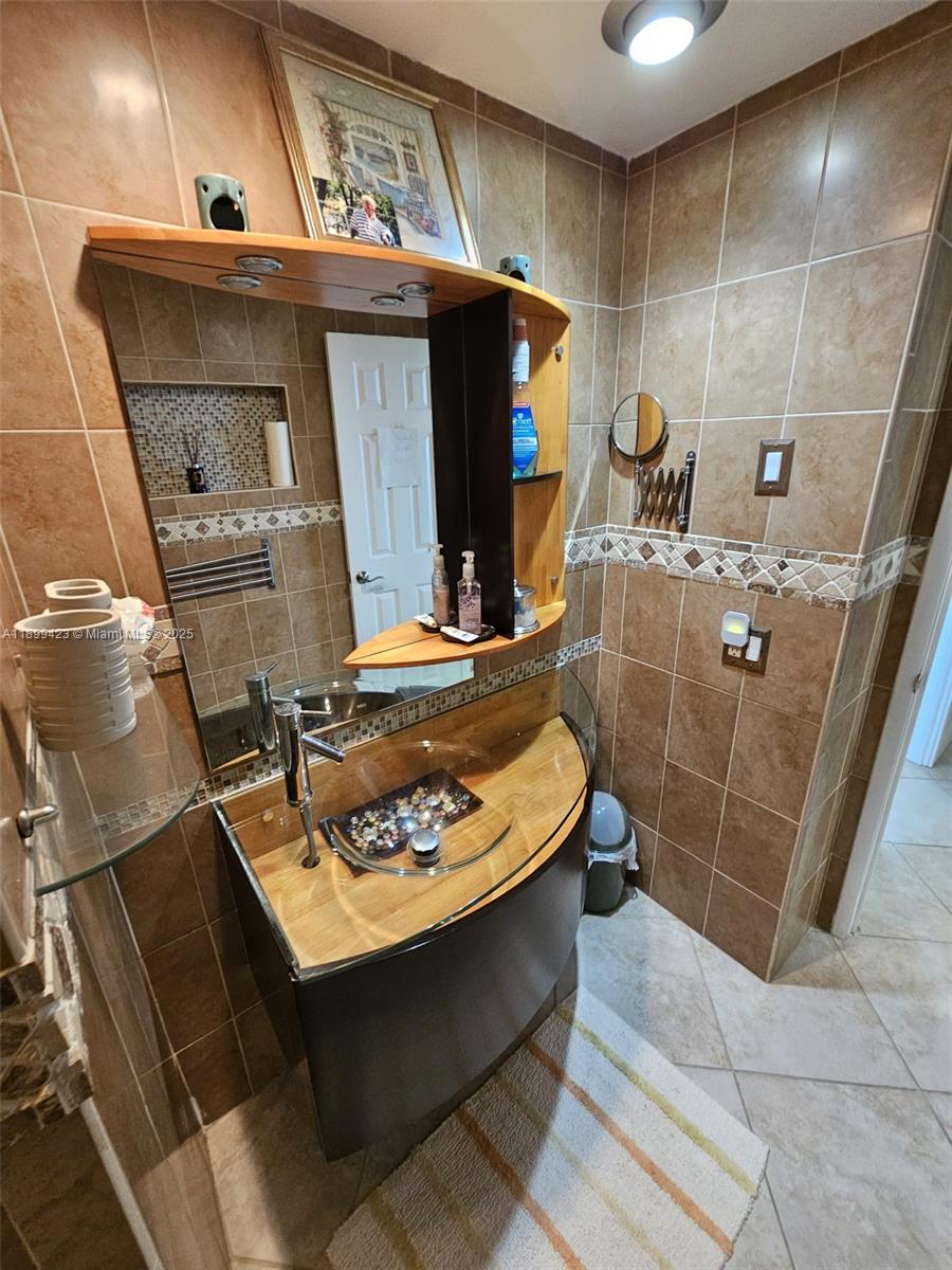 HILLCREST EAST NO 24 COND - Residential