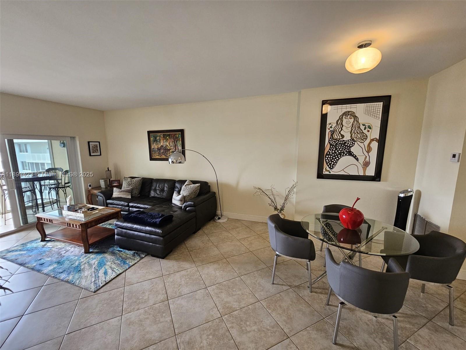 4200 Hillcrest Dr 1015