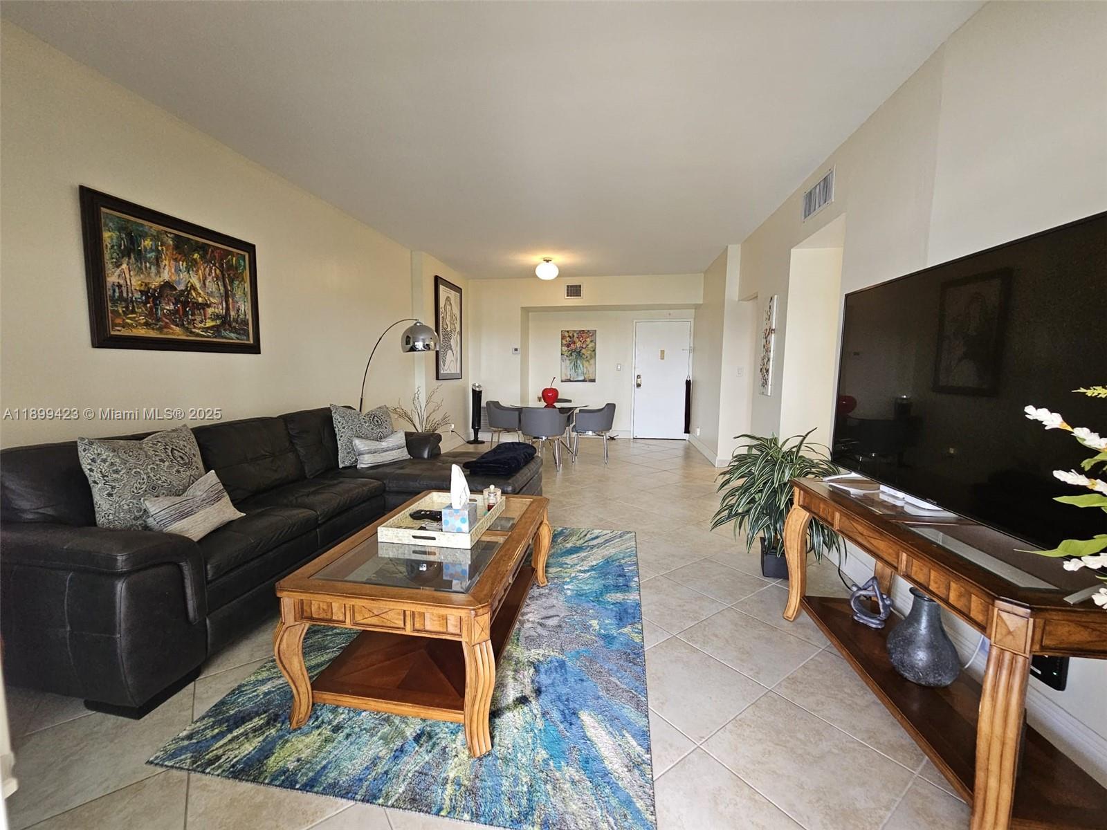 4200 Hillcrest Dr 1015