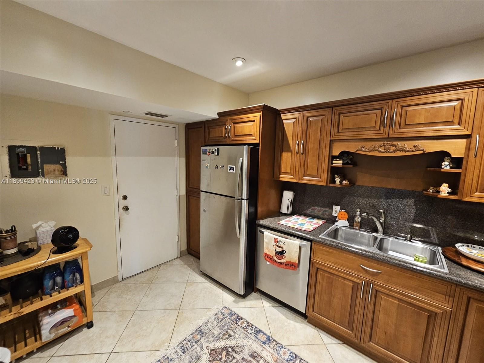 HILLCREST EAST NO 24 COND - Residential