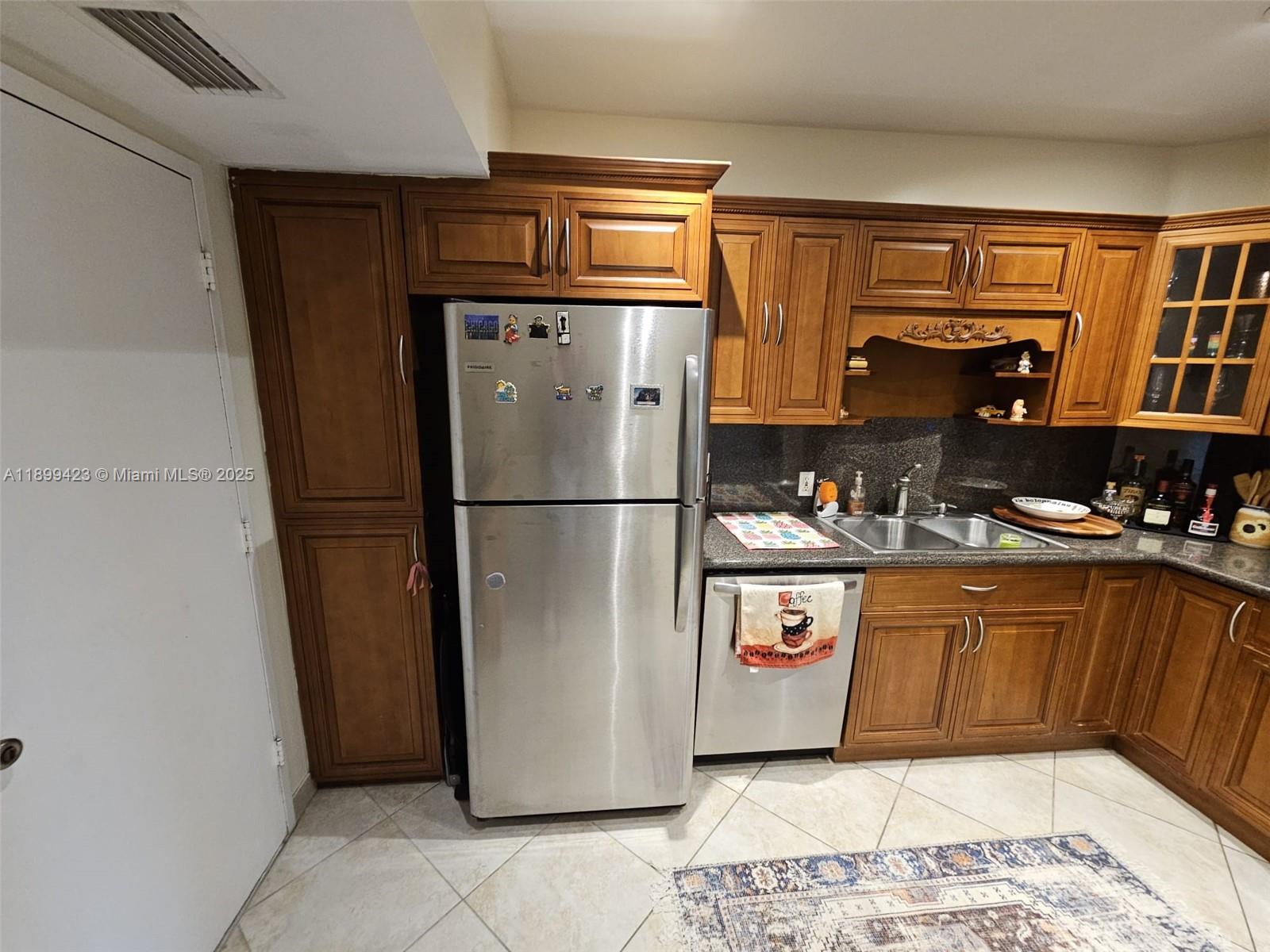 4200 Hillcrest Dr 1015