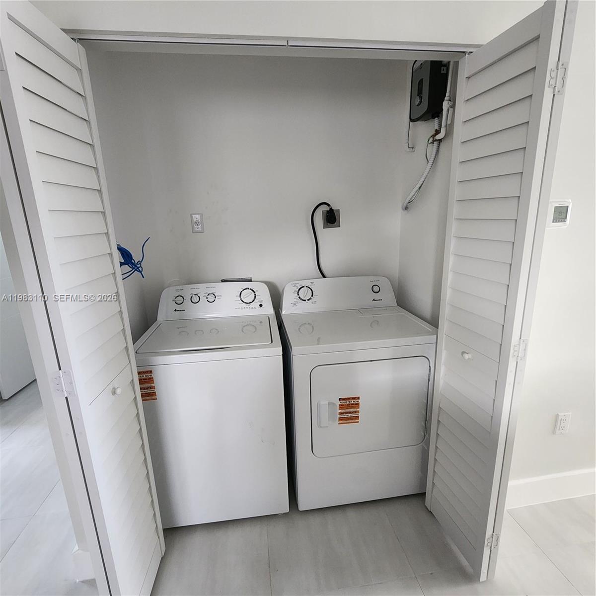 WOODMERE - Residential Lease