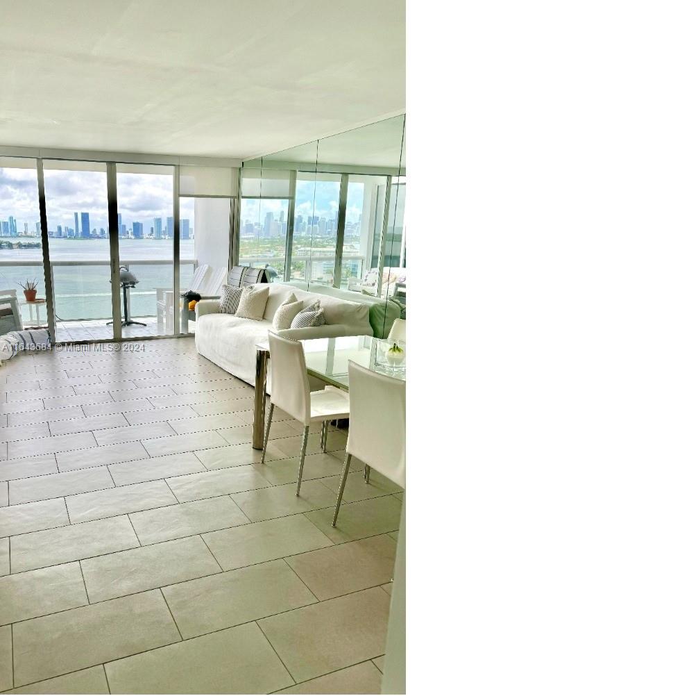 SUNSET HARBOUR NORTH COND - Residential