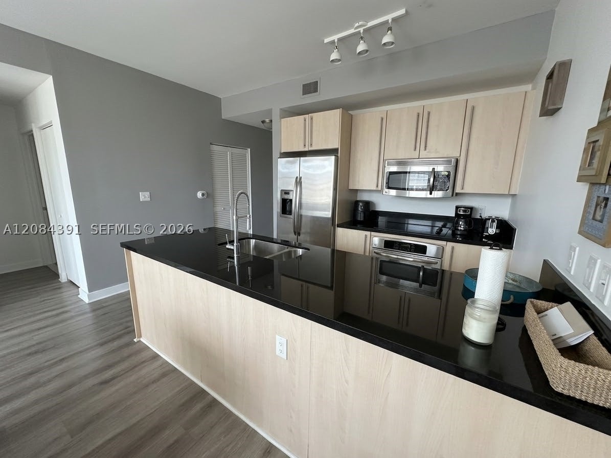 79 SW 12th St 2410-S