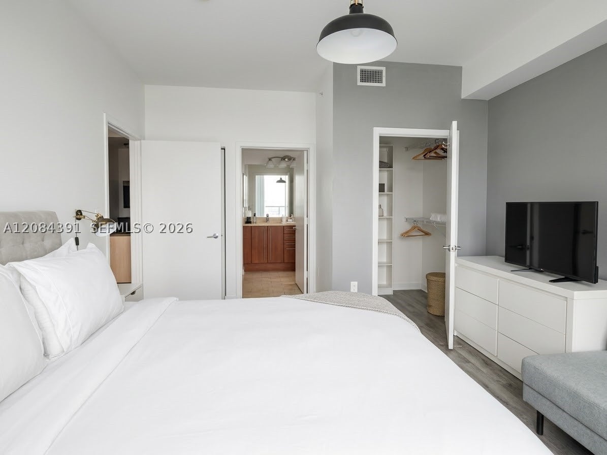 79 SW 12th St 2410-S