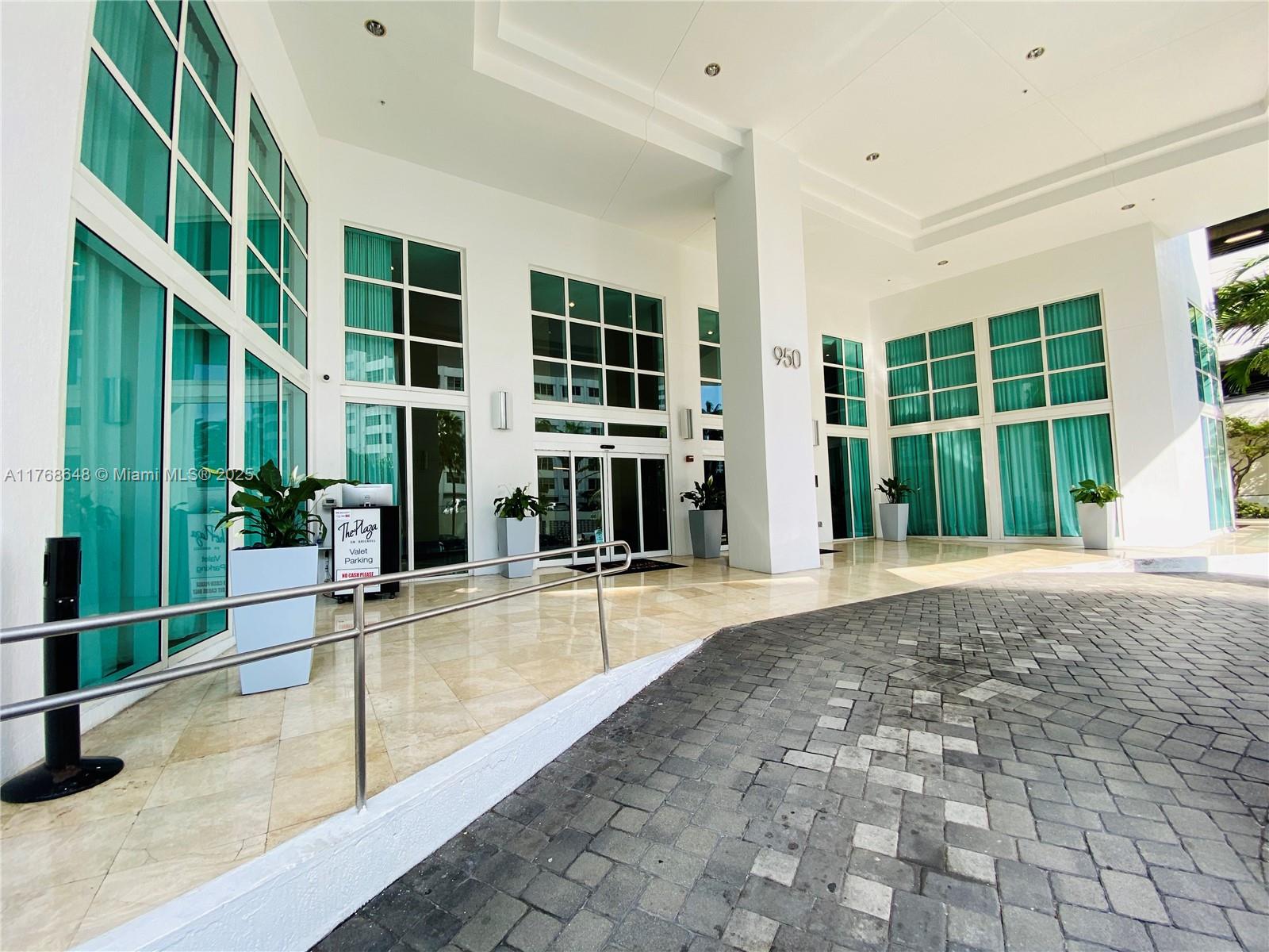 THE PLAZA 851 BRICKELL CON - Residential
