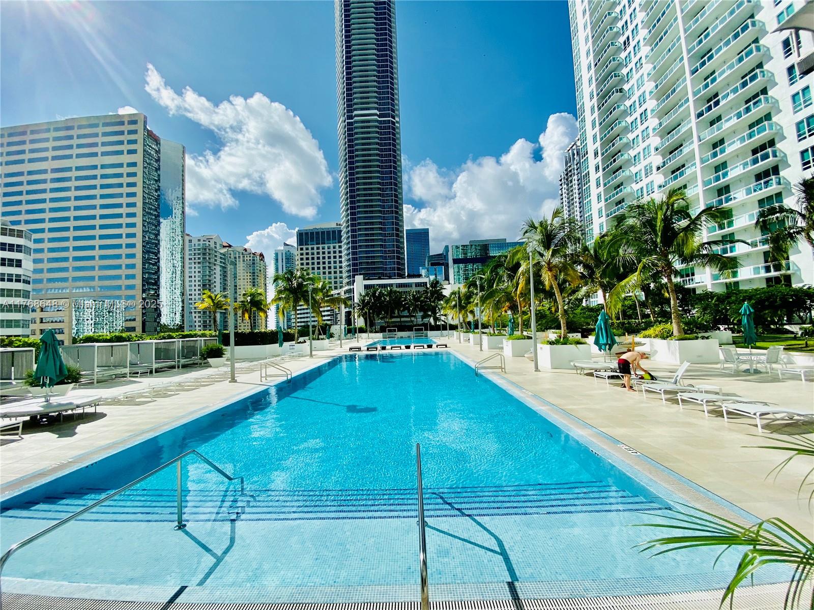 THE PLAZA 851 BRICKELL CON - Residential