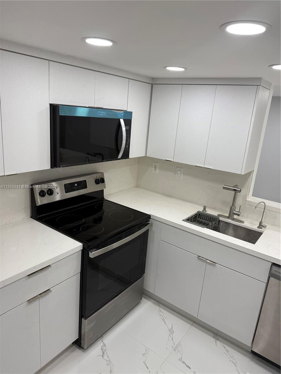 VILLAS DE VENEZIA CONDO - Residential