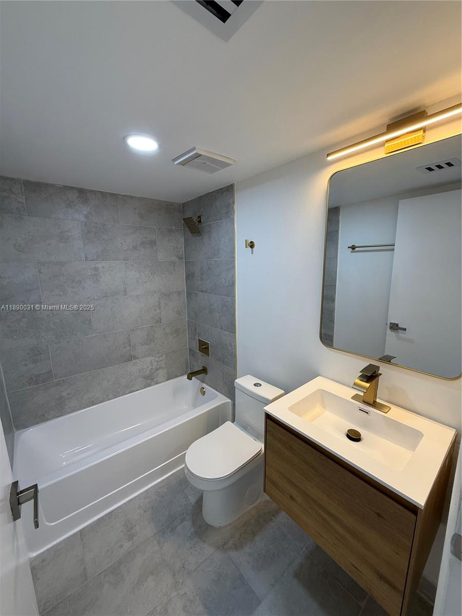 VILLAS DE VENEZIA CONDO - Residential