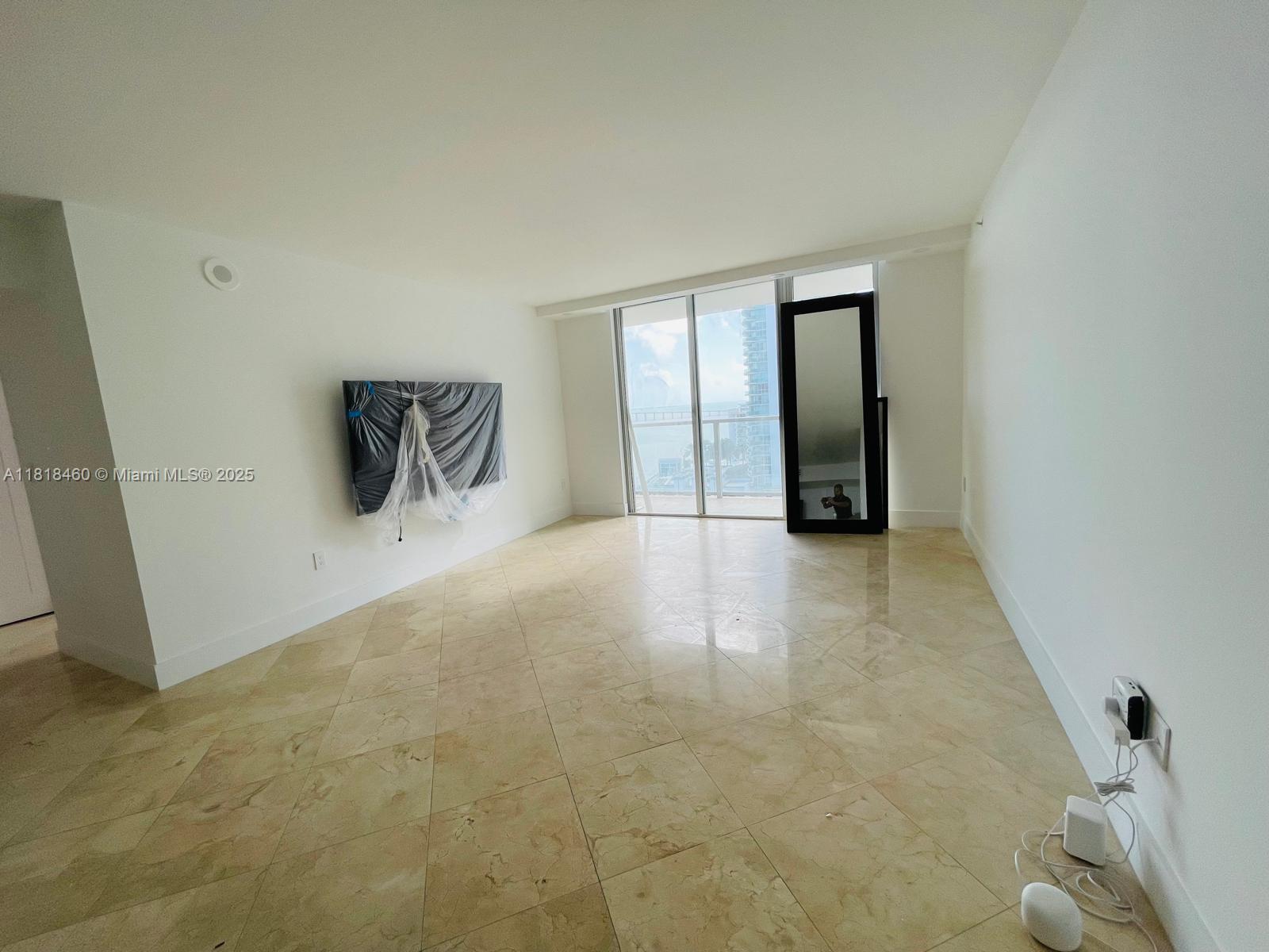 Rental Property at 1155 Brickell Bay Dr 1703, Miami, Broward County, Florida - Bedrooms: 2 
Bathrooms: 2  - $4,000 MO.